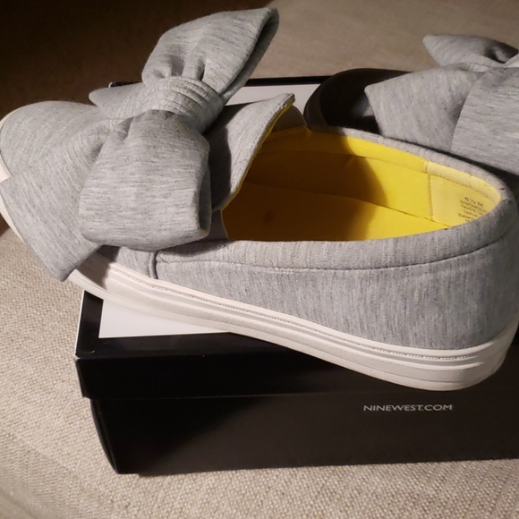 Comfy and cute tennies - Picture 3 of 4